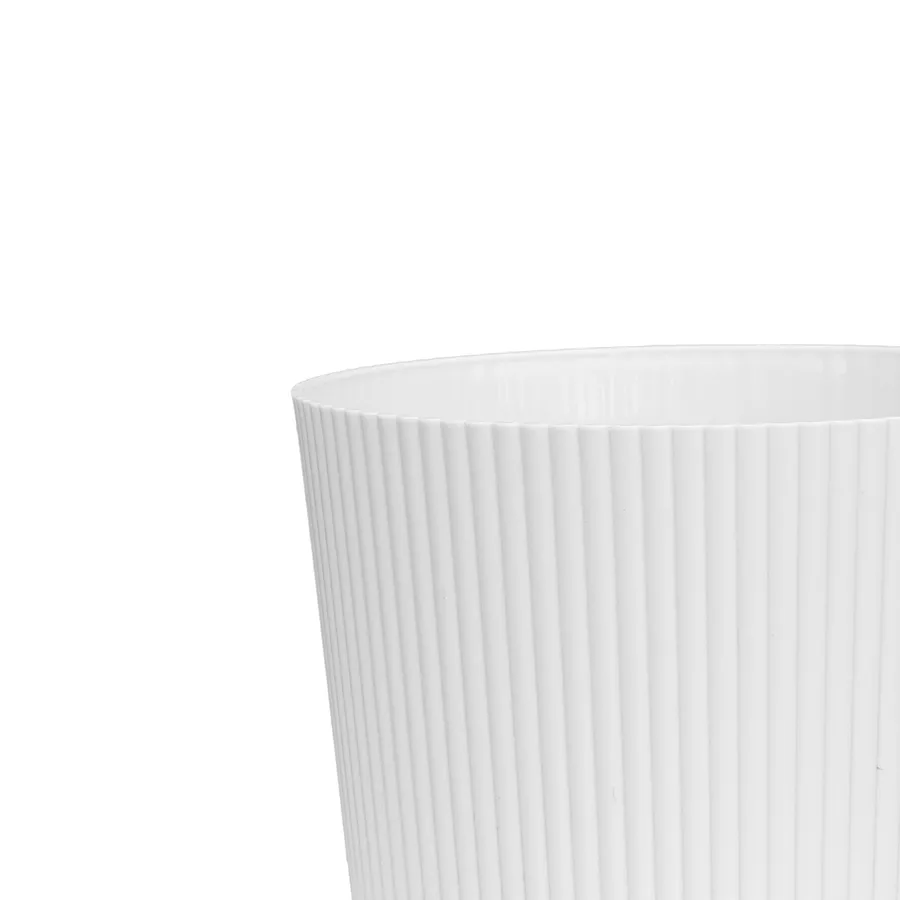 Darcy Plastic Pot