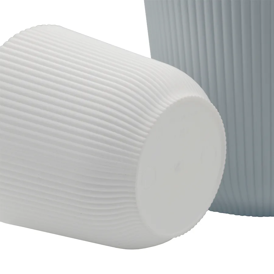 Darcy Plastic Pot
