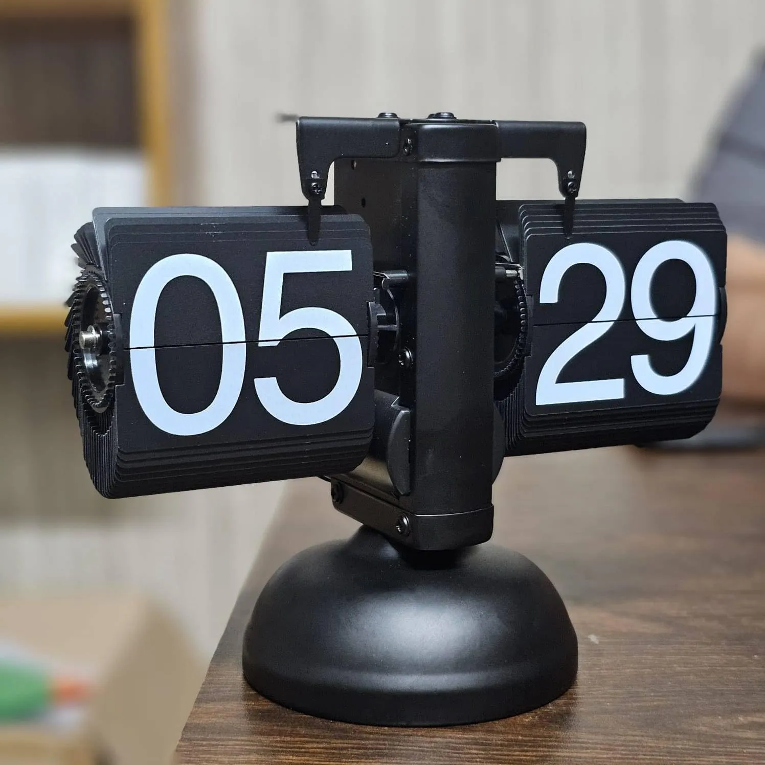 Metal Flip Desk Clock (Black), Retro Vintage Design Auto Flip Clock Desk Clock Table Clock Large Number Battery Powered Internal Gear Operated - Analog, 8.3 Inch