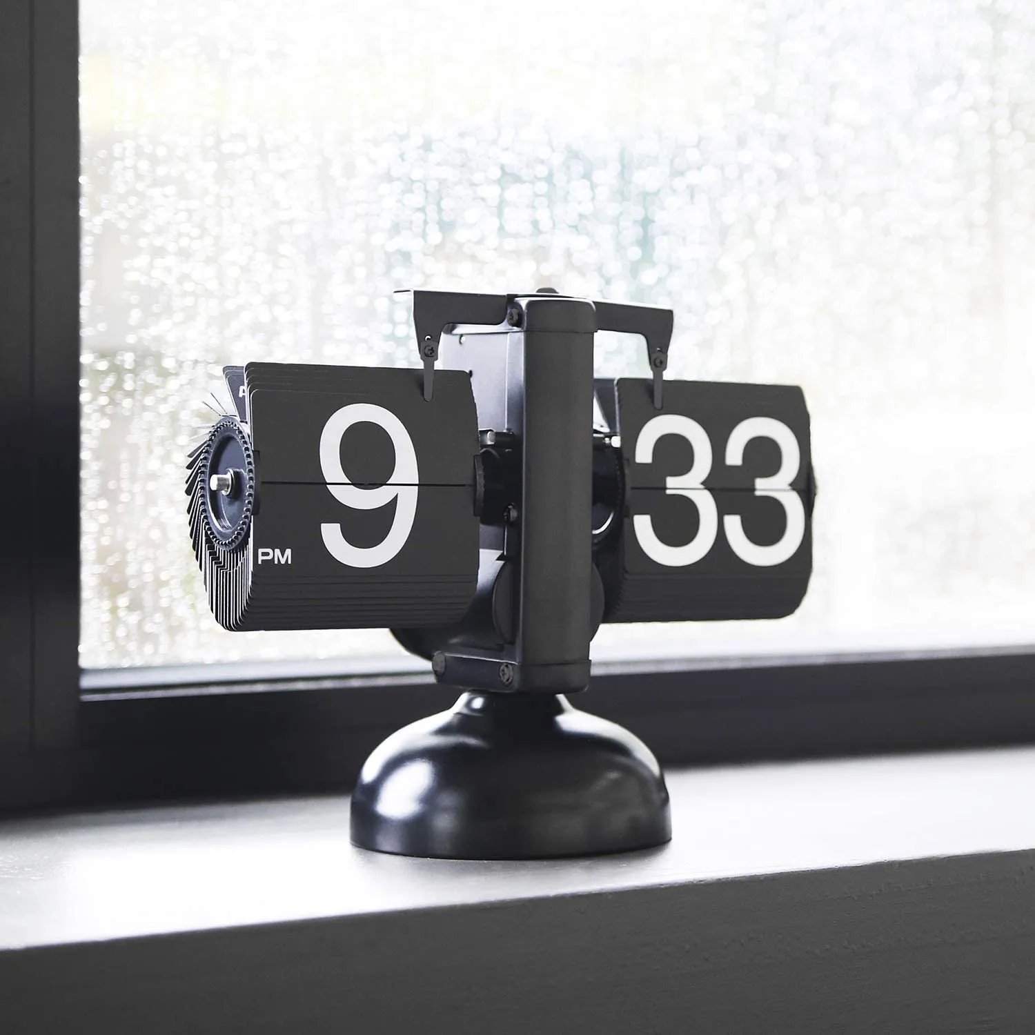 Metal Flip Desk Clock (Black), Retro Vintage Design Auto Flip Clock Desk Clock Table Clock Large Number Battery Powered Internal Gear Operated - Analog, 8.3 Inch
